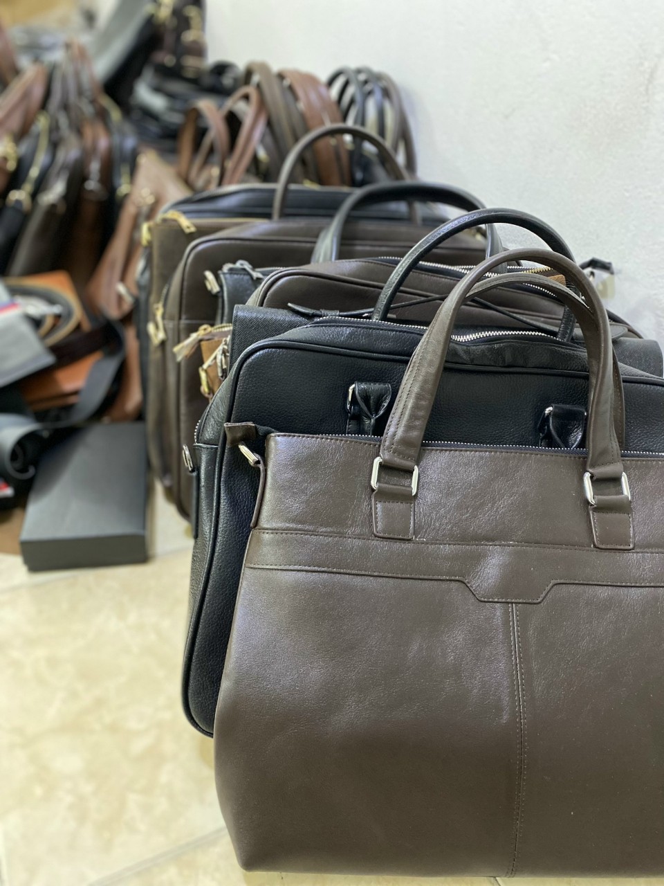 Em bị bom lô ví nam da thật, sale nguyên lô giá tốt