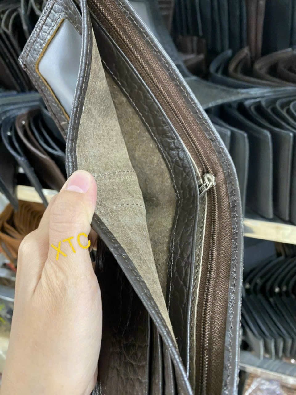 LÊN LÔ VÍ DA BÒ CAO CẤP GIÁ SỈ TẬN XƯỞNG