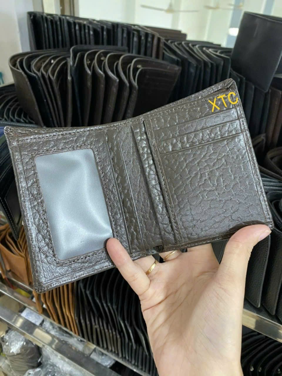 LÊN LÔ VÍ DA BÒ CAO CẤP GIÁ SỈ TẬN XƯỞNG