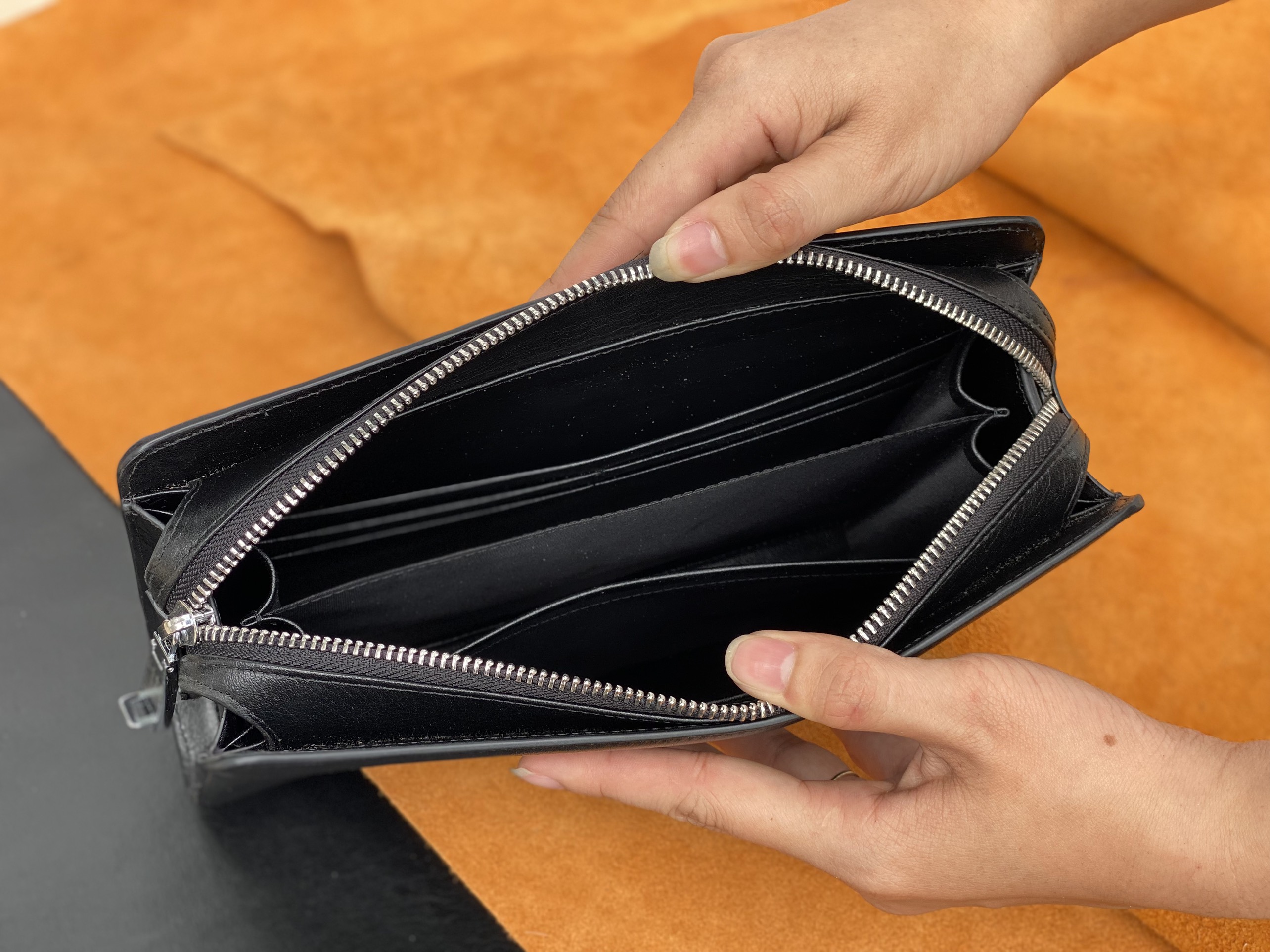 Clutch khóa số da bò cao cấp - Hàng da thẩ bảo hành 2 năm