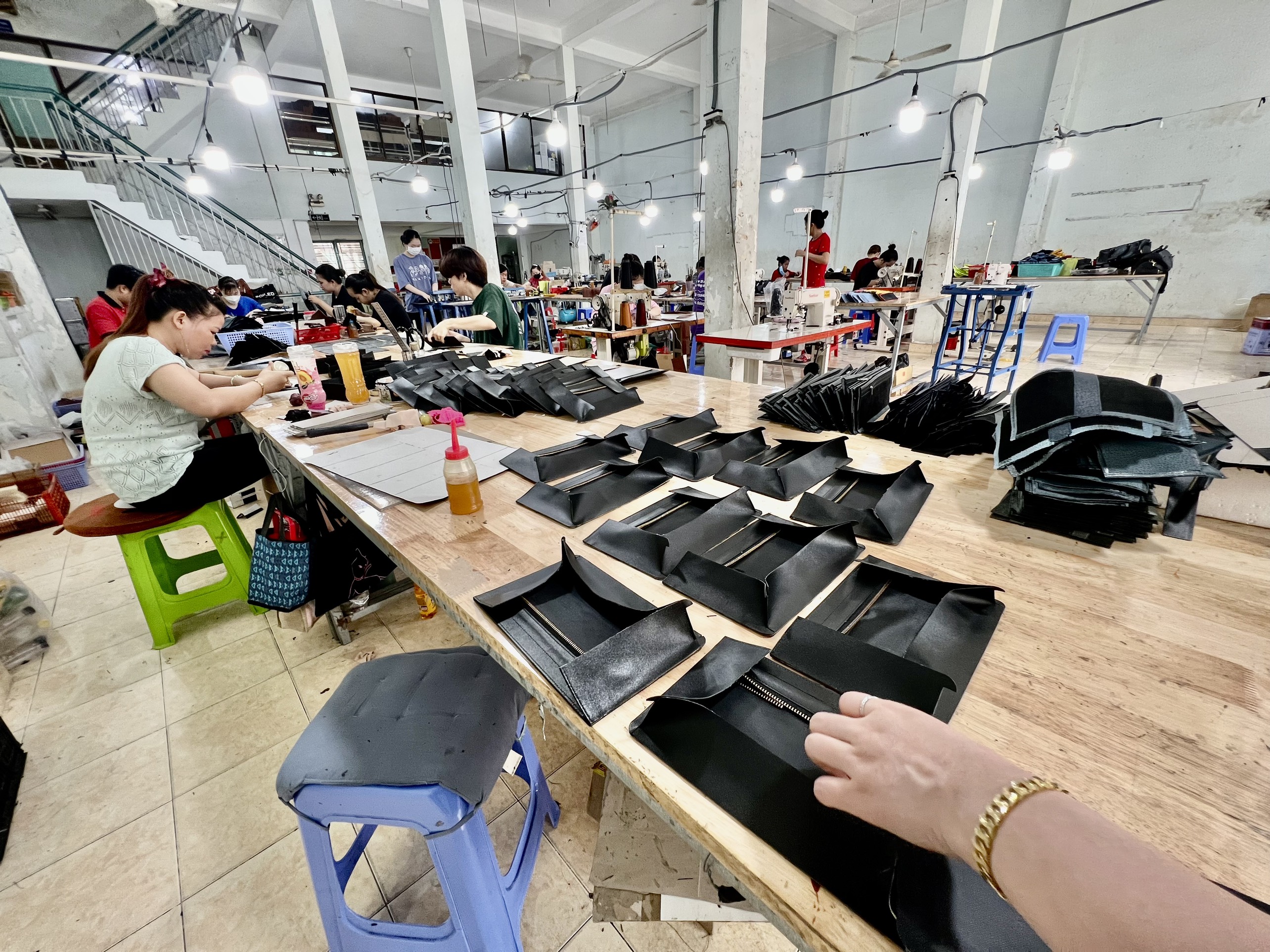 Sale Các mặt hàng Ví Full Da Bò có sẵn tại xưởng liên hệ 0903838543