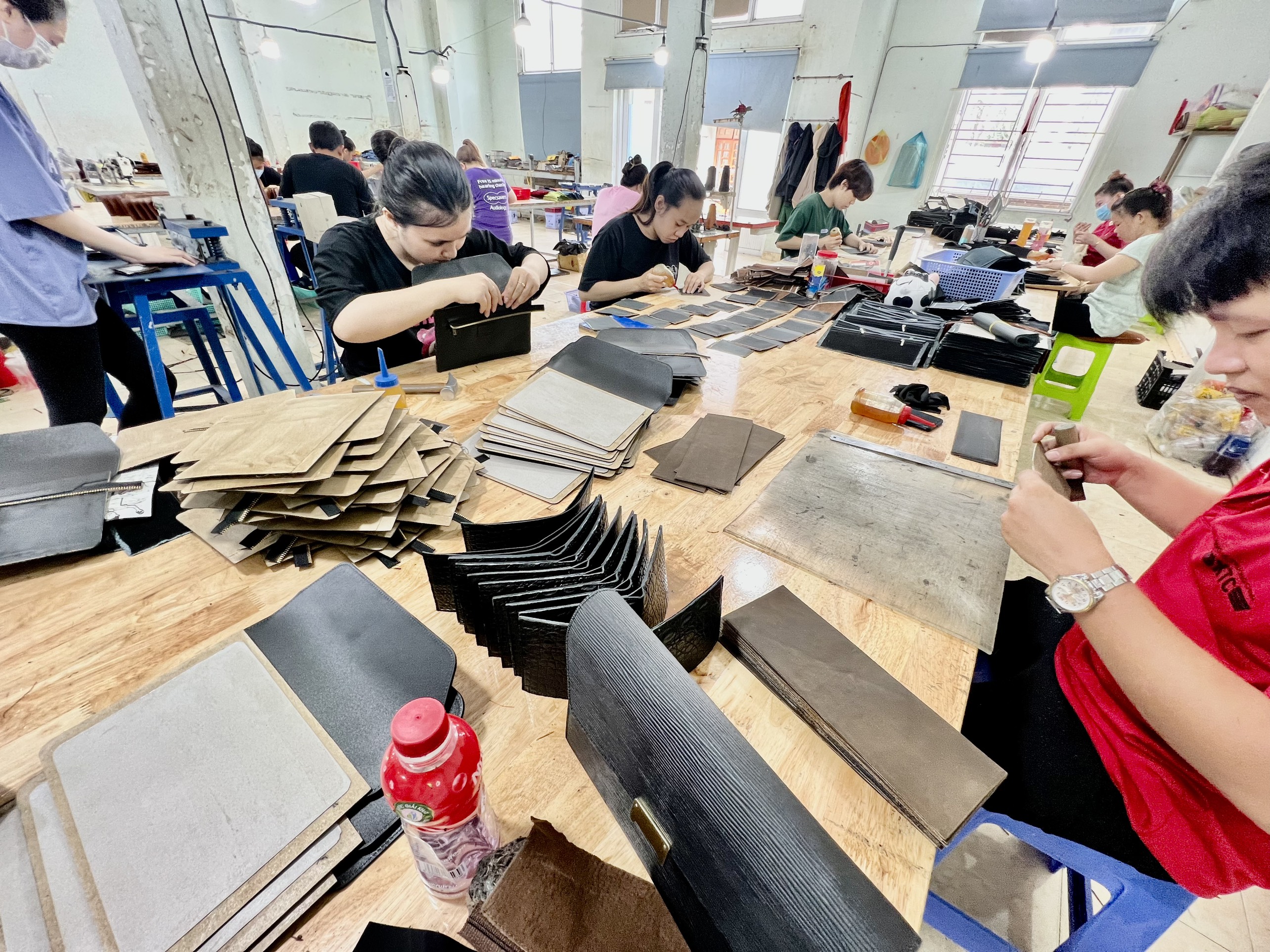 Sale Các mặt hàng Ví Full Da Bò có sẵn tại xưởng liên hệ 0903838543