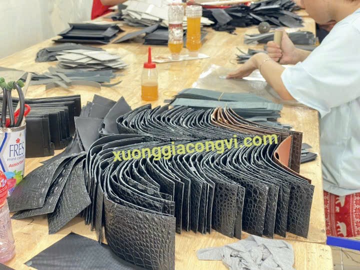 xưởng sản xuất đồ da thật không qua trung gian cần tuyển sỉ