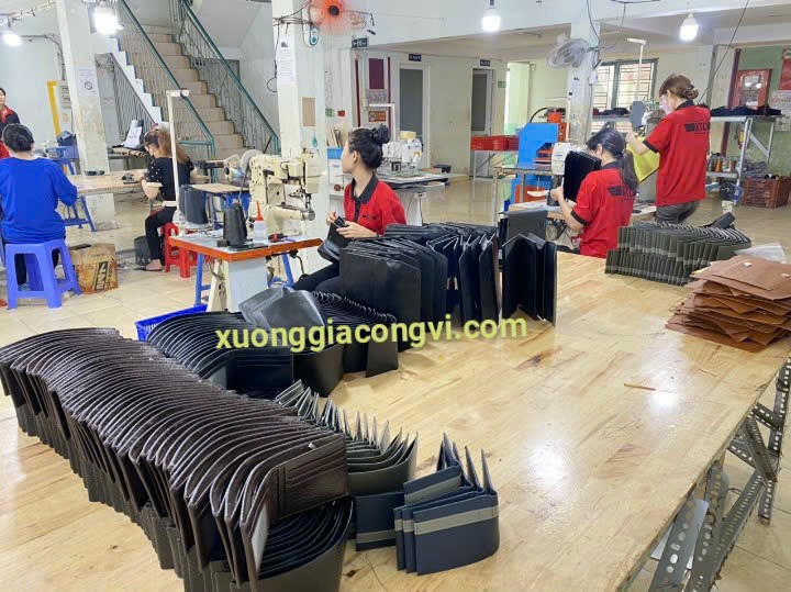 xưởng sản xuất đồ da thật không qua trung gian cần tuyển sỉ