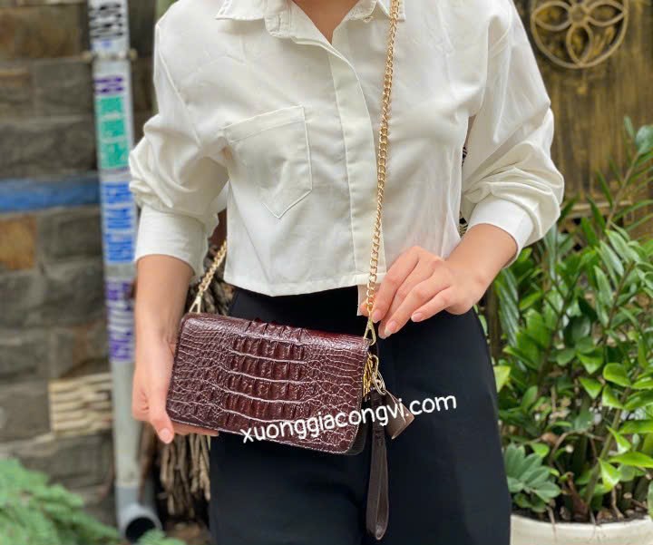 lên lô clutch cá sấu cao cấp có dây đeo giá tận xưởng