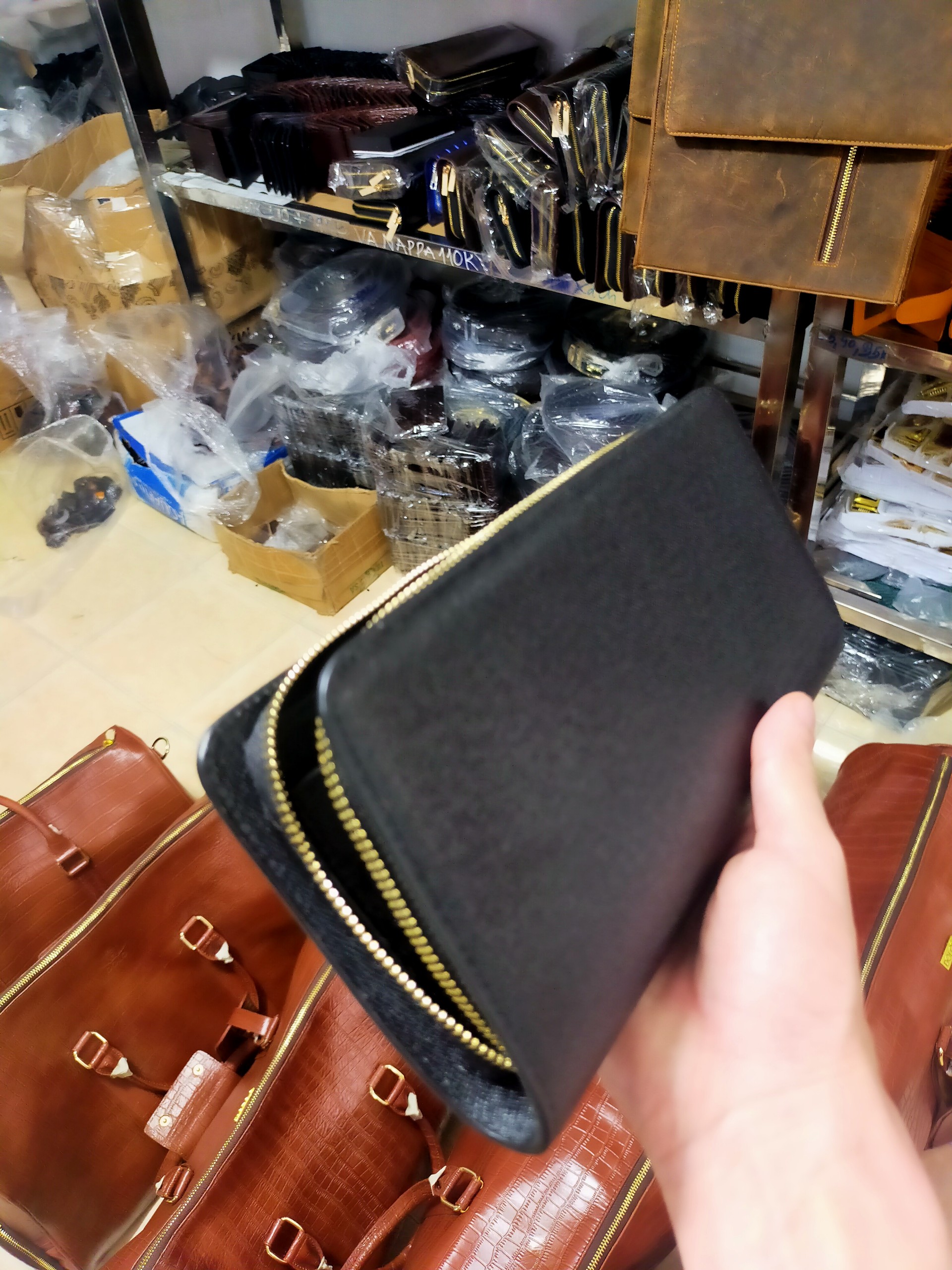 Ví cầm tay clutch 1 khóa da bò Taiga cao cấp