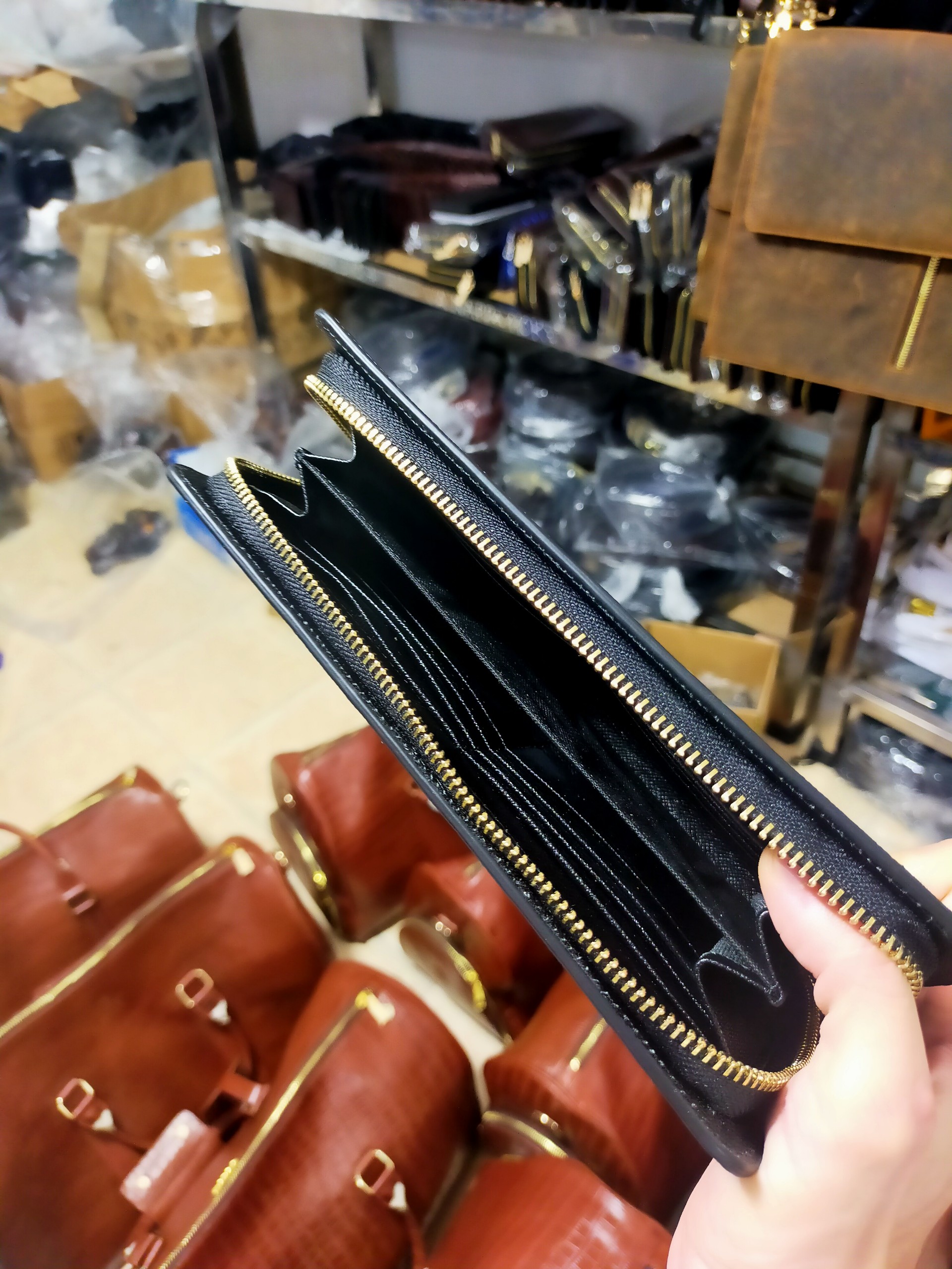 Ví cầm tay clutch 1 khóa da bò Taiga cao cấp
