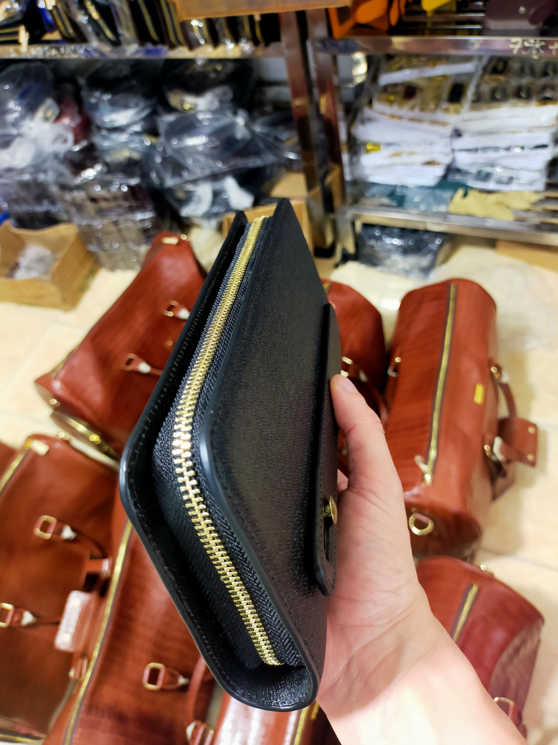 Ví cầm tay clutch 1 khóa da bò Taiga cao cấp