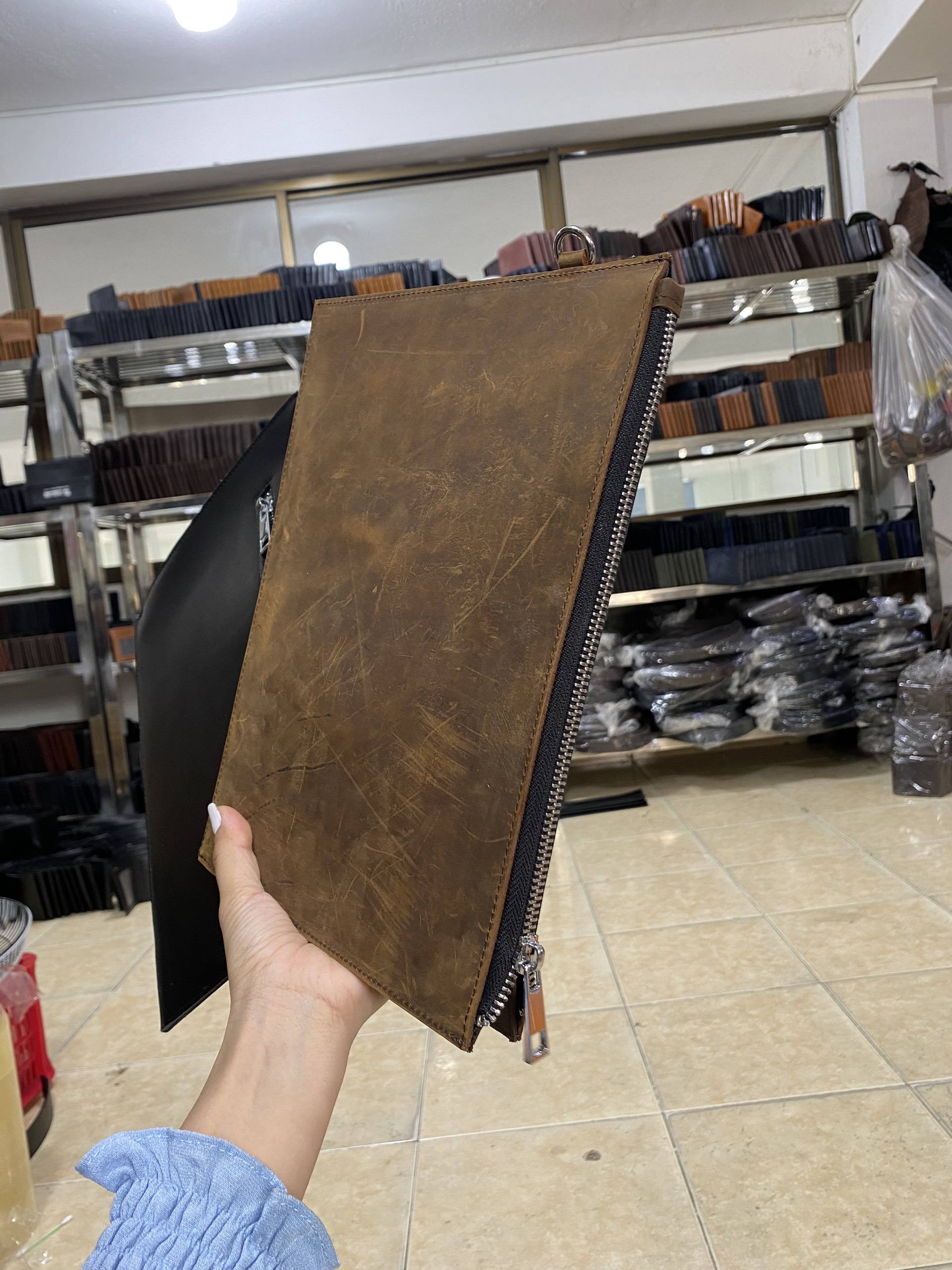XƯỞNG VỪA LÊN LÔ CLUTCH DA BÒ GIÁ TẬN XƯỞNG
