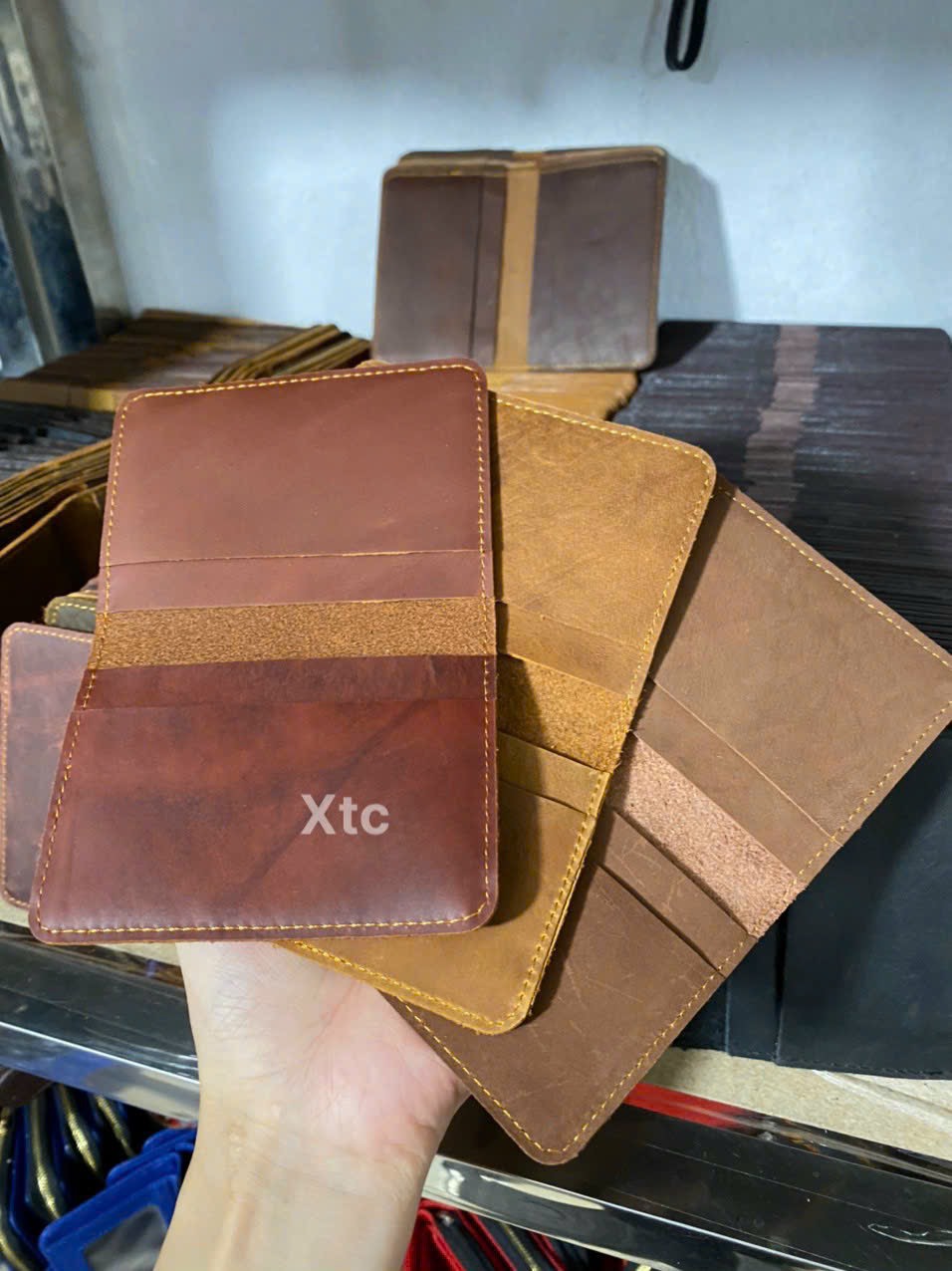 Xưởng sản xuất đồ da XTC - Ví thẻ da sáp