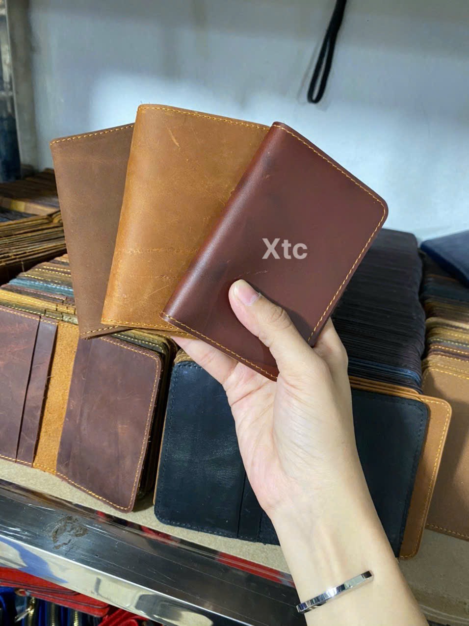 Xưởng sản xuất đồ da XTC - Ví thẻ da sáp