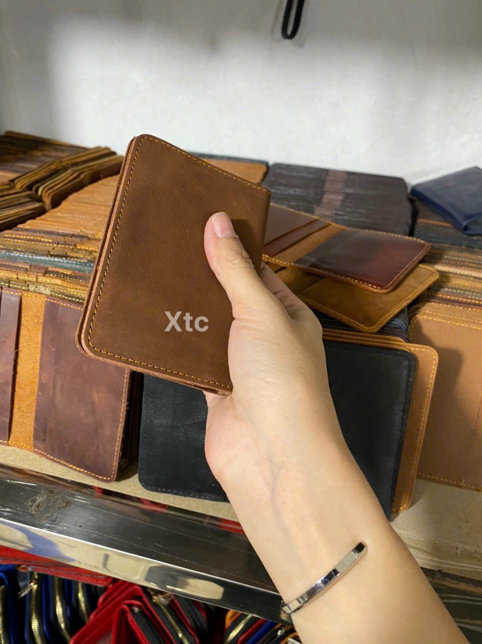 Xưởng sản xuất đồ da XTC - Ví thẻ da sáp