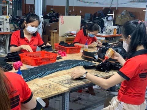 Xưởng mình chuyên sản xuất các mặt hàng từ da bò, da cá xấu thật ...