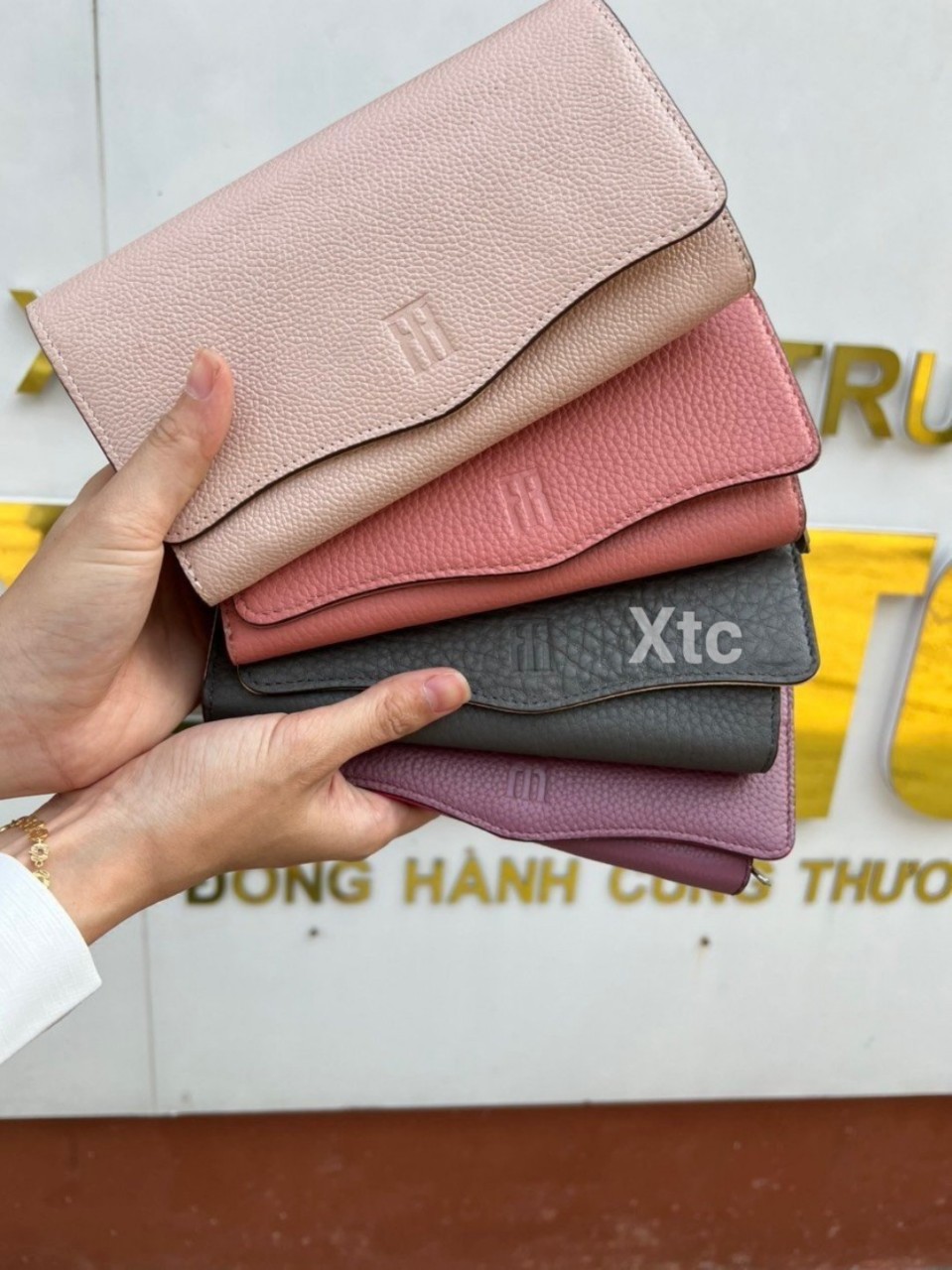 Tuyển sỉ kinh doanh mặt hàng da bò, da cá sấu thật...