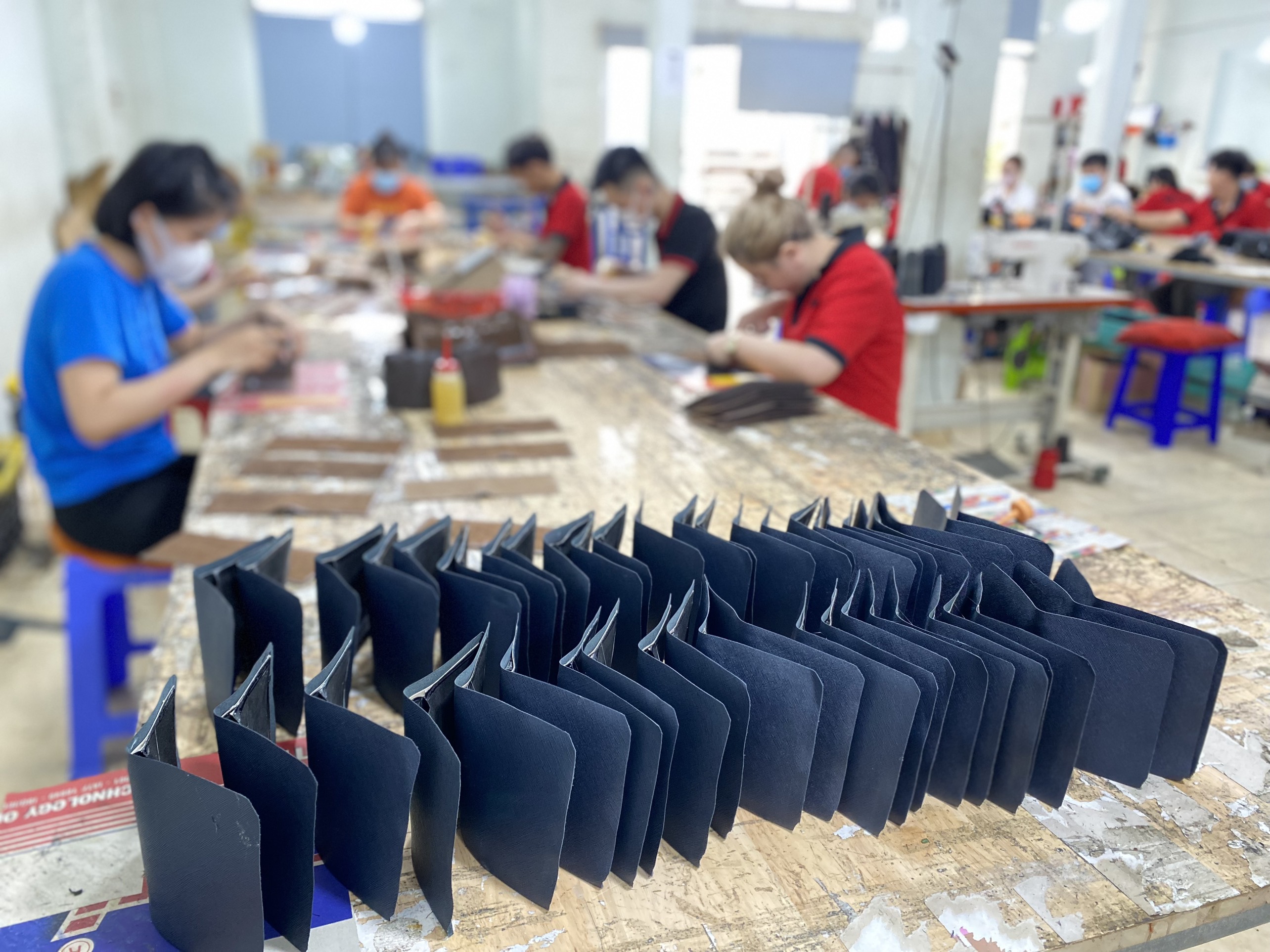 Khởi nghiệp kinh doanh đồ da thật giá tận xưởng