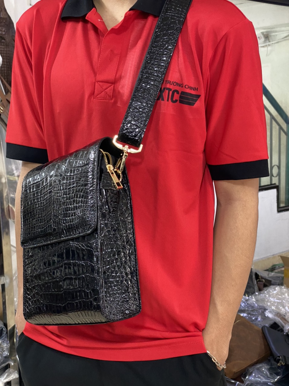 Xưởng sản xuất đồ da thật TPHCM có chương trình tháng 10 cho khách sỉ