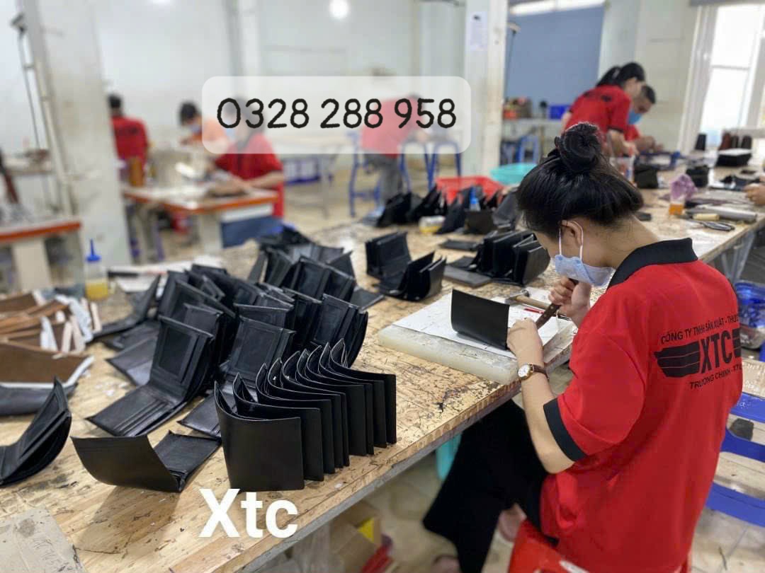Xưởng chuyên sản xuất đồ da bò,cá sấu thật 100% ,nhận gia công mẫu