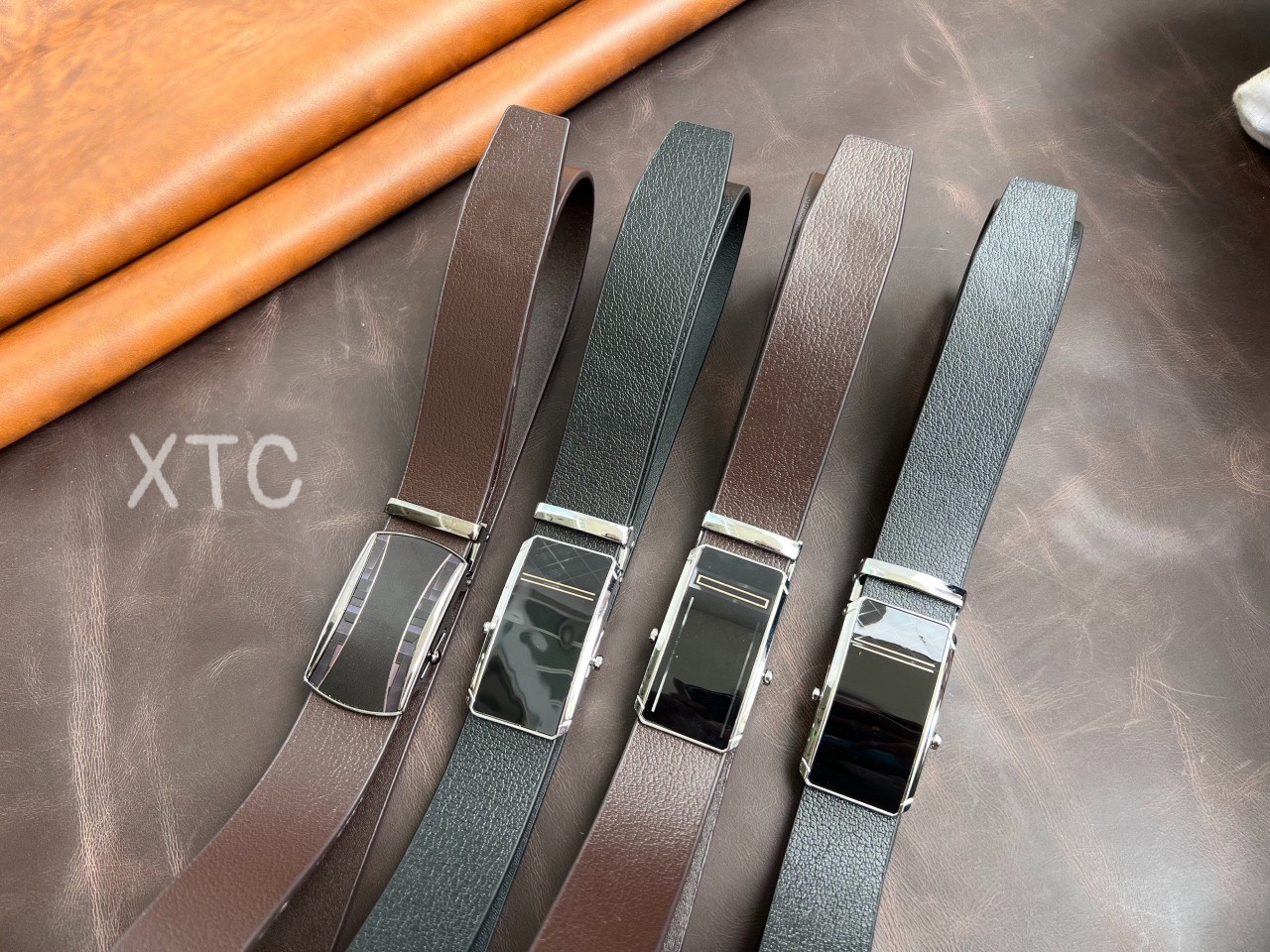Xưởng chuyên sản xuất đồ da bò,cá sấu thật 100% ,nhận gia công mẫu