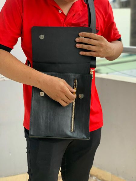 Công ty chuyên sản xuất thời trang, phụ kiện nam.