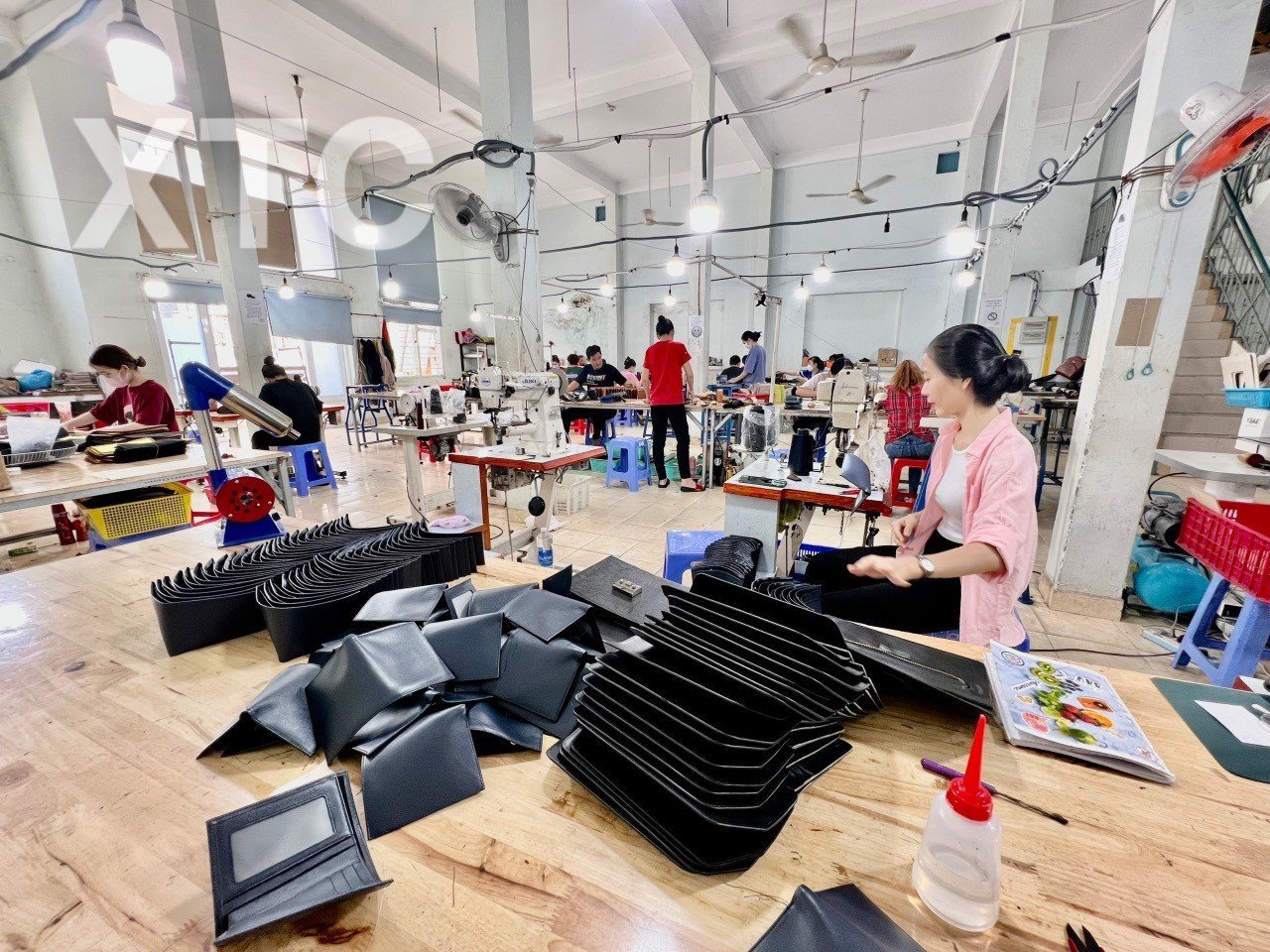 Hàng tận xưởng - Sản phẩm làm từ da bò, da cá sấu thật 100% .