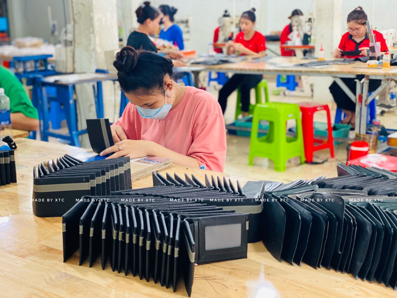 Công ty thiết kế thời trang đồ da uy tín tại TPHCM