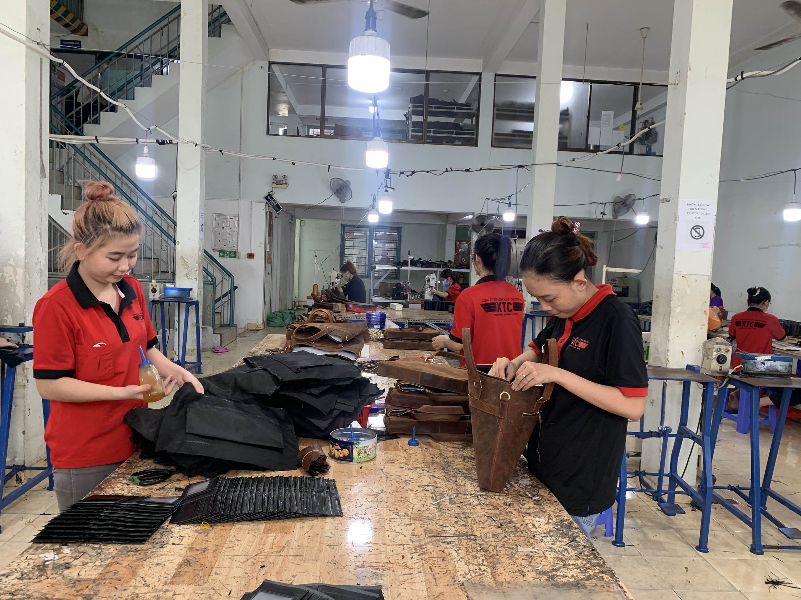 HÀNG CÔNG TY SẢN XUẤT TRỰC TIẾP KHÔNG QUA TRUNG GIAN