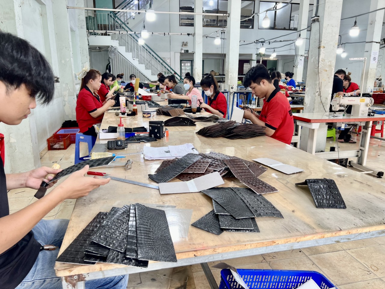 Xưởng đồ da thật tuyển sỉ hợp tác kinh doanh vốn thấp