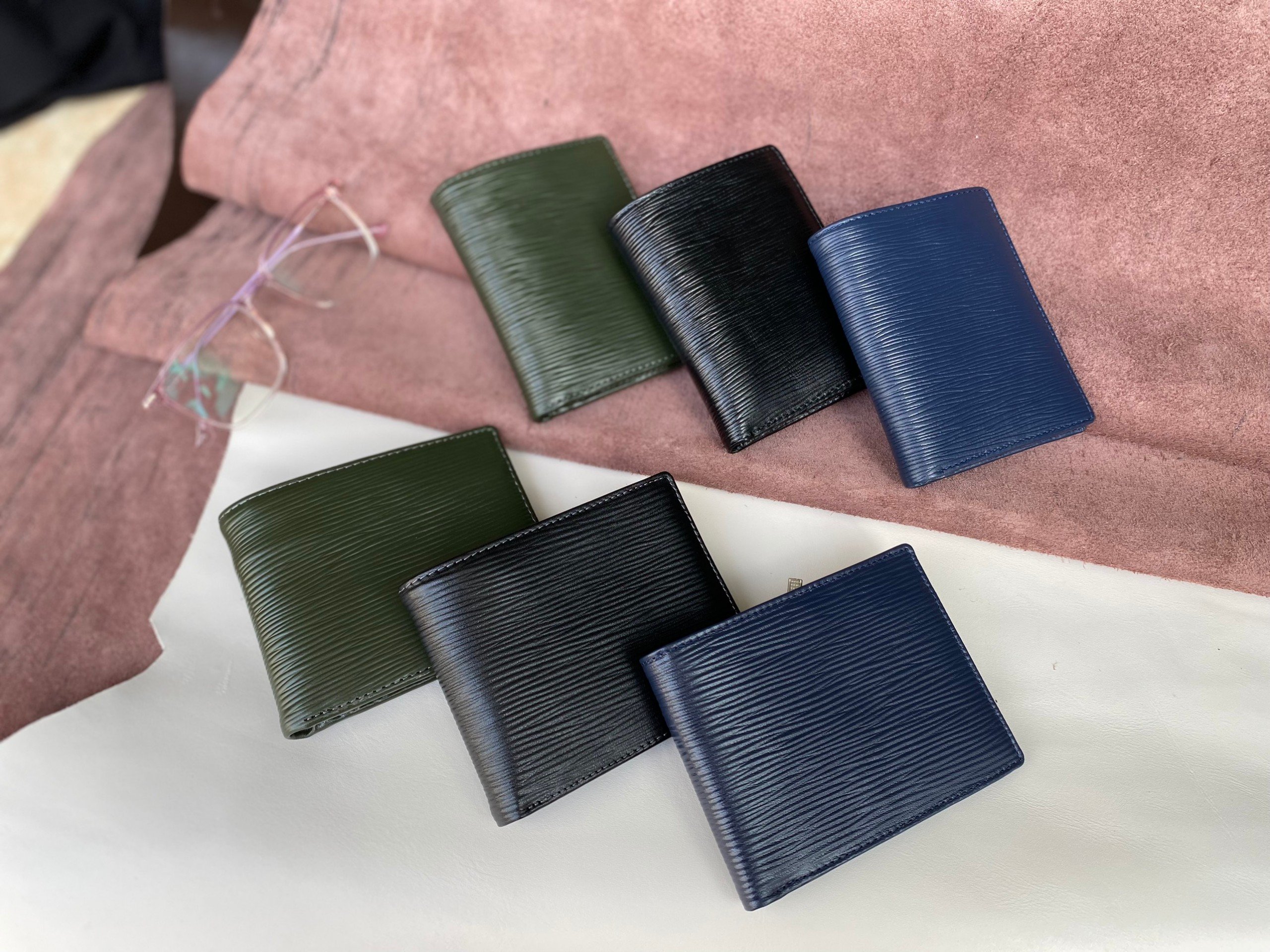 XƯỞNG SẢN XUẤT CHUYÊN VÍ DA GIÁ SỈ TẠI TPHCM
