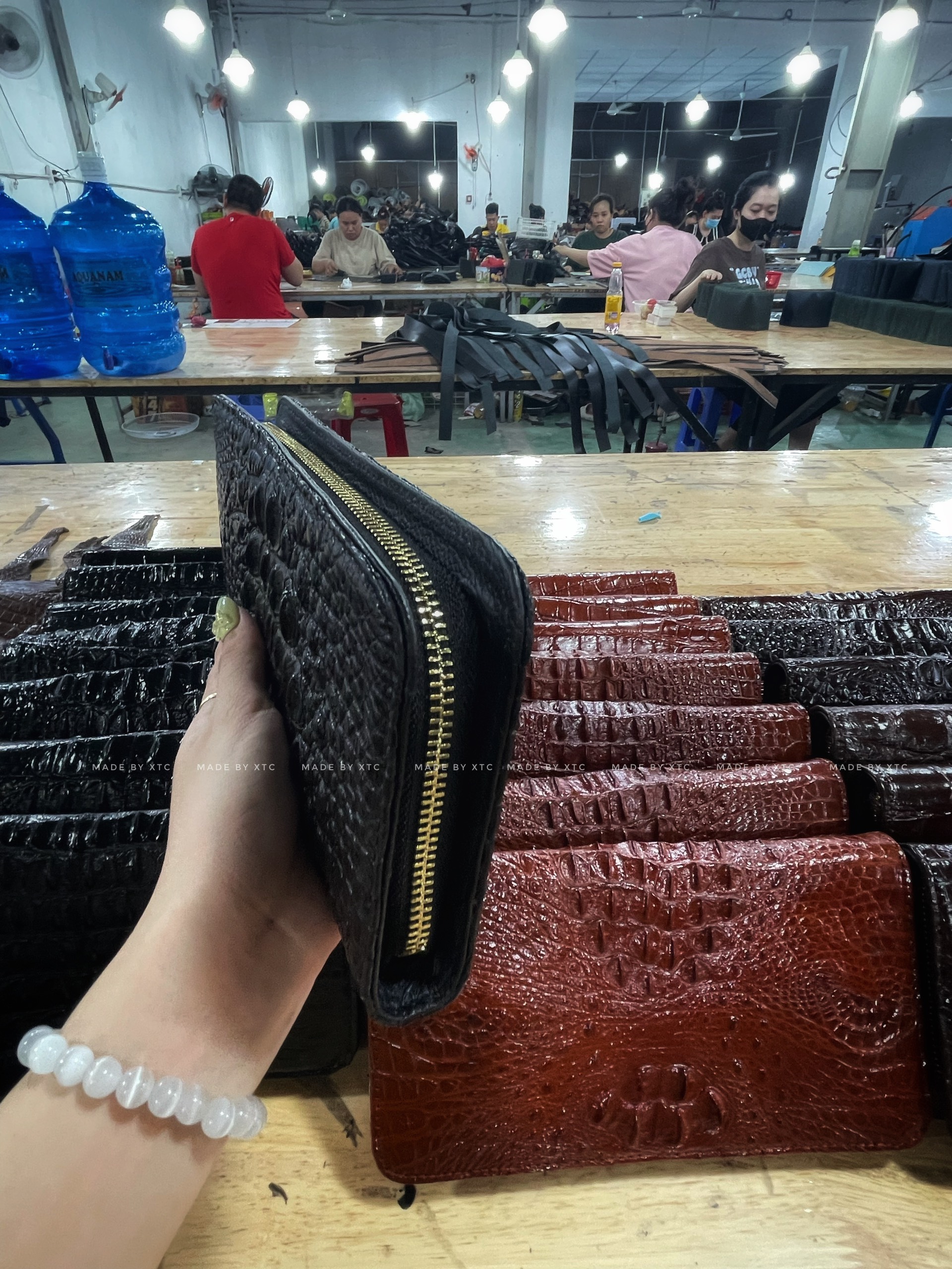 Nguồn sỉ đồ da thật giá rẻ tận xưởng sỉ từ 35k./