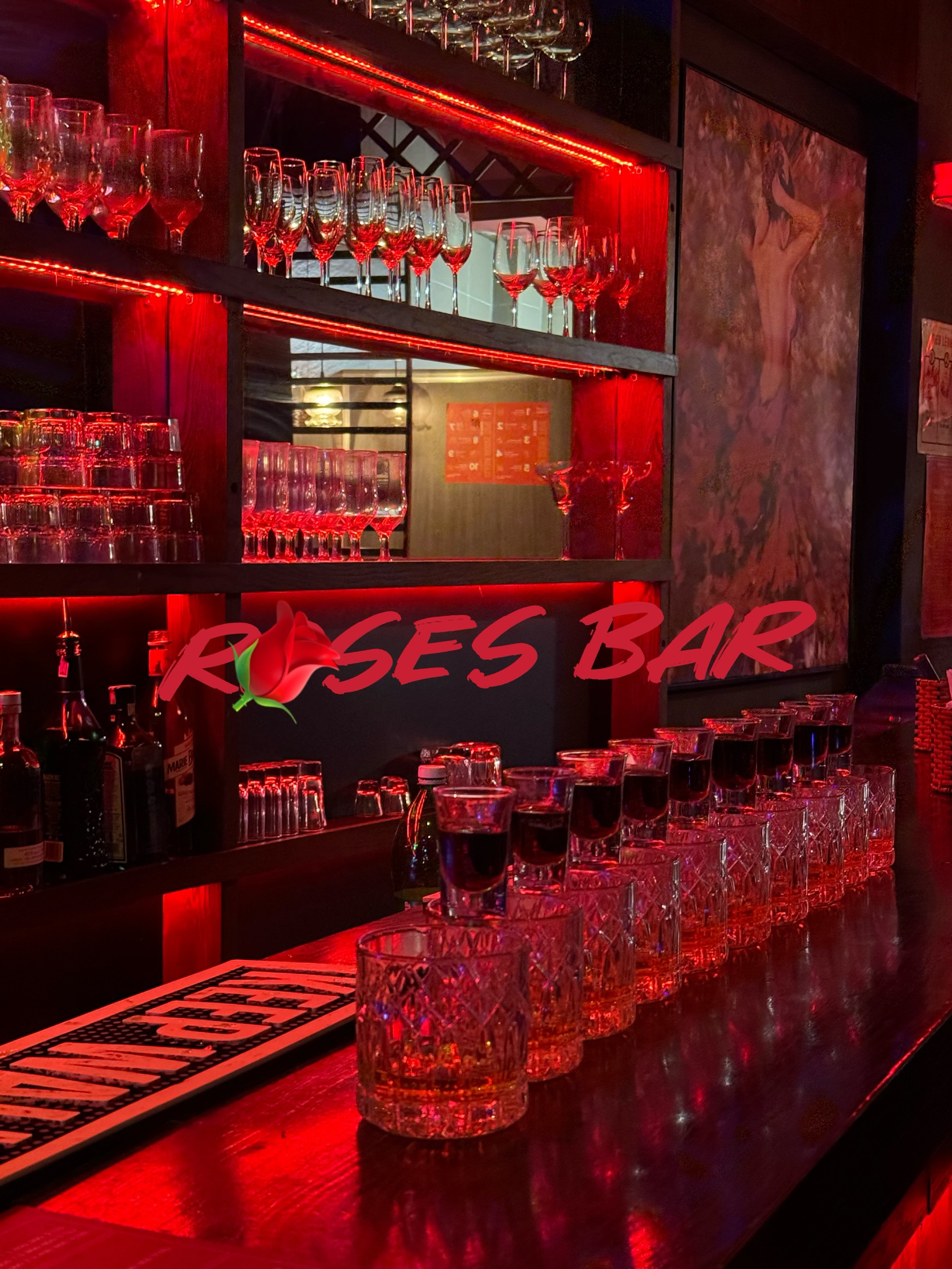 ROSES BAR TÂY Q1 tuyển 10 PHỤC VỤ NỮ làm 19h tối đến 3h sáng