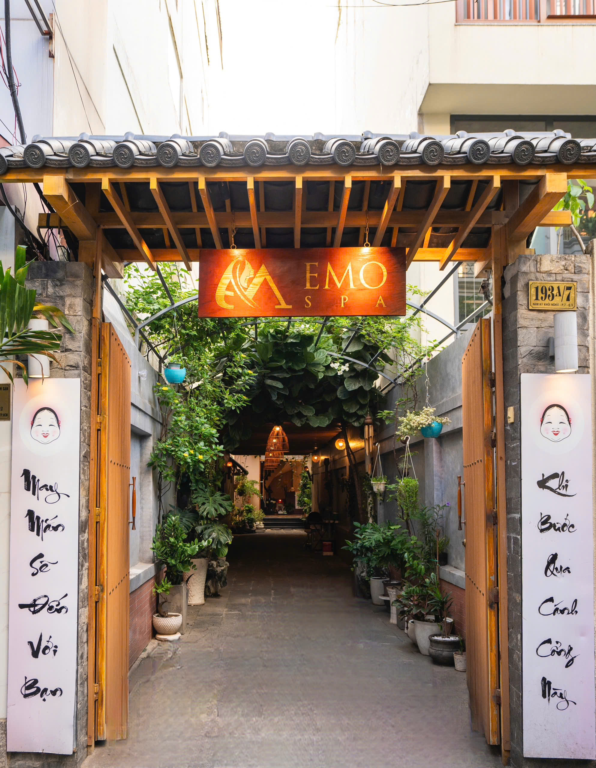 EMO SPA tuyển KTV Massage body, Facail thu nhập cao đi làm ngay