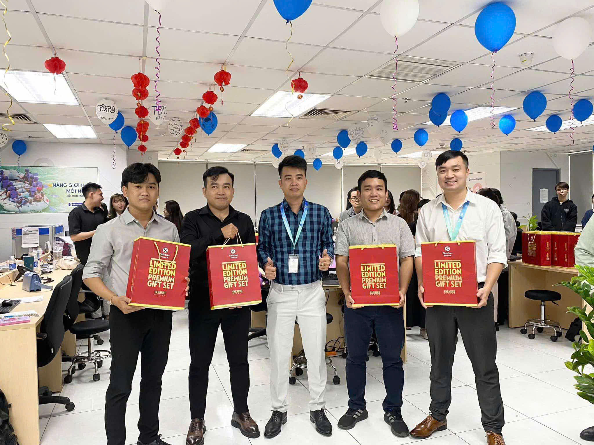 Shinhan Q1 tuyển NV Sales, CSKH ko yêu cầu kinh nghiệm