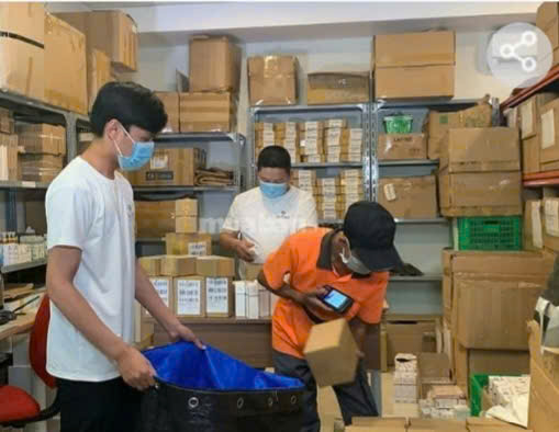 Tuyển nam nữ dọn dẹp vệ sinh và dán tem nhãn cho kho hàng