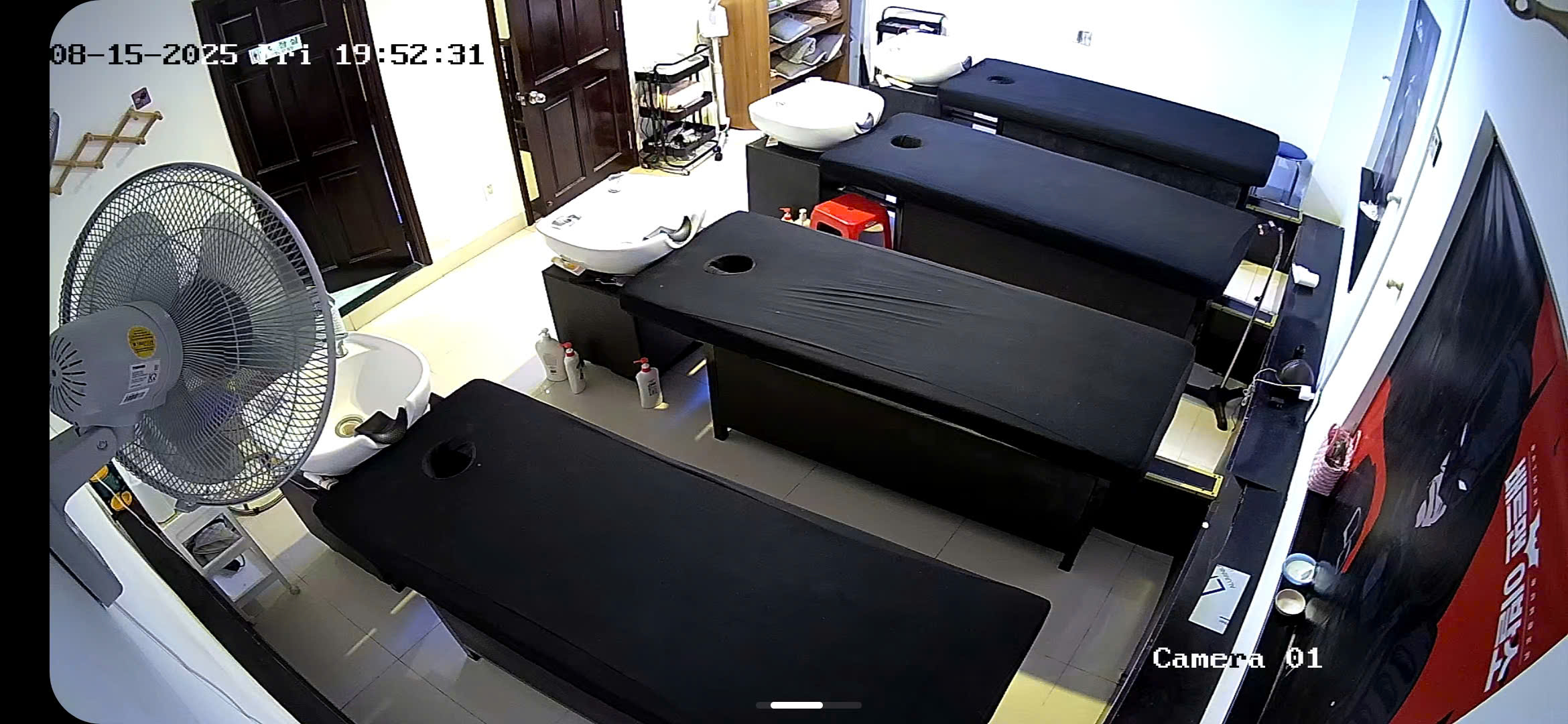 Barbershop Hàn Quốc tuyển gấp NỮ gội đầu, ráy tai đi làm ngay