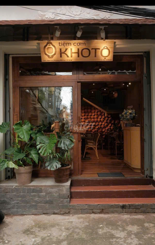 Tiệm Cơm Kho Tộ tuyển phục vụ làm tại Tân Bình và Q3 cũ