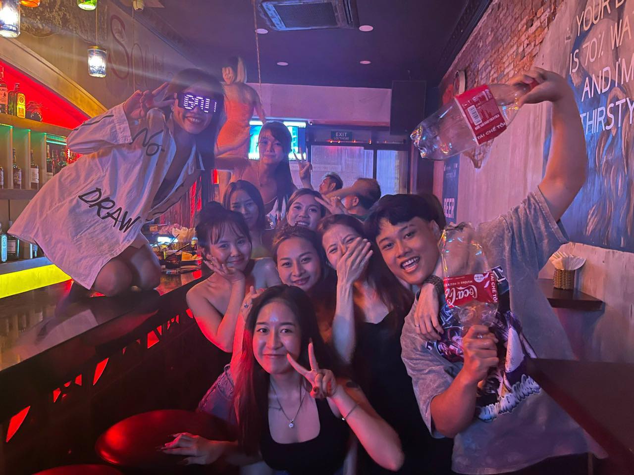 SOULED OUT BAR Cần tuyển gấp nhân viên phục vụ