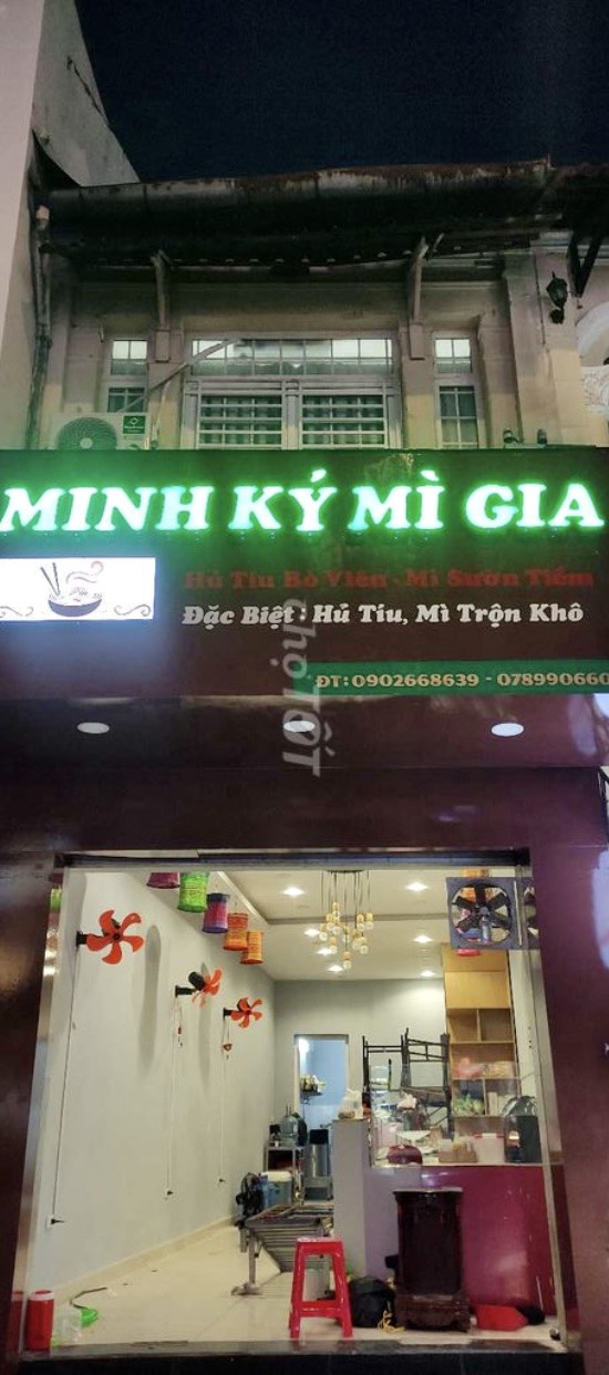 Minh Ký Mì Gia tuyển nhân viên phục vụ làm theo ca tại Quận 1