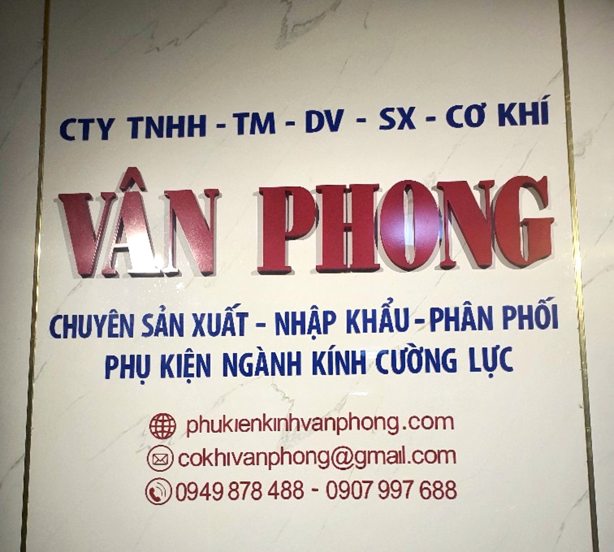 Tuyển LĐPT, Thợ cơ khí , thợ inox , thợ nhôm kính, giao hàng làm Hóc Môn