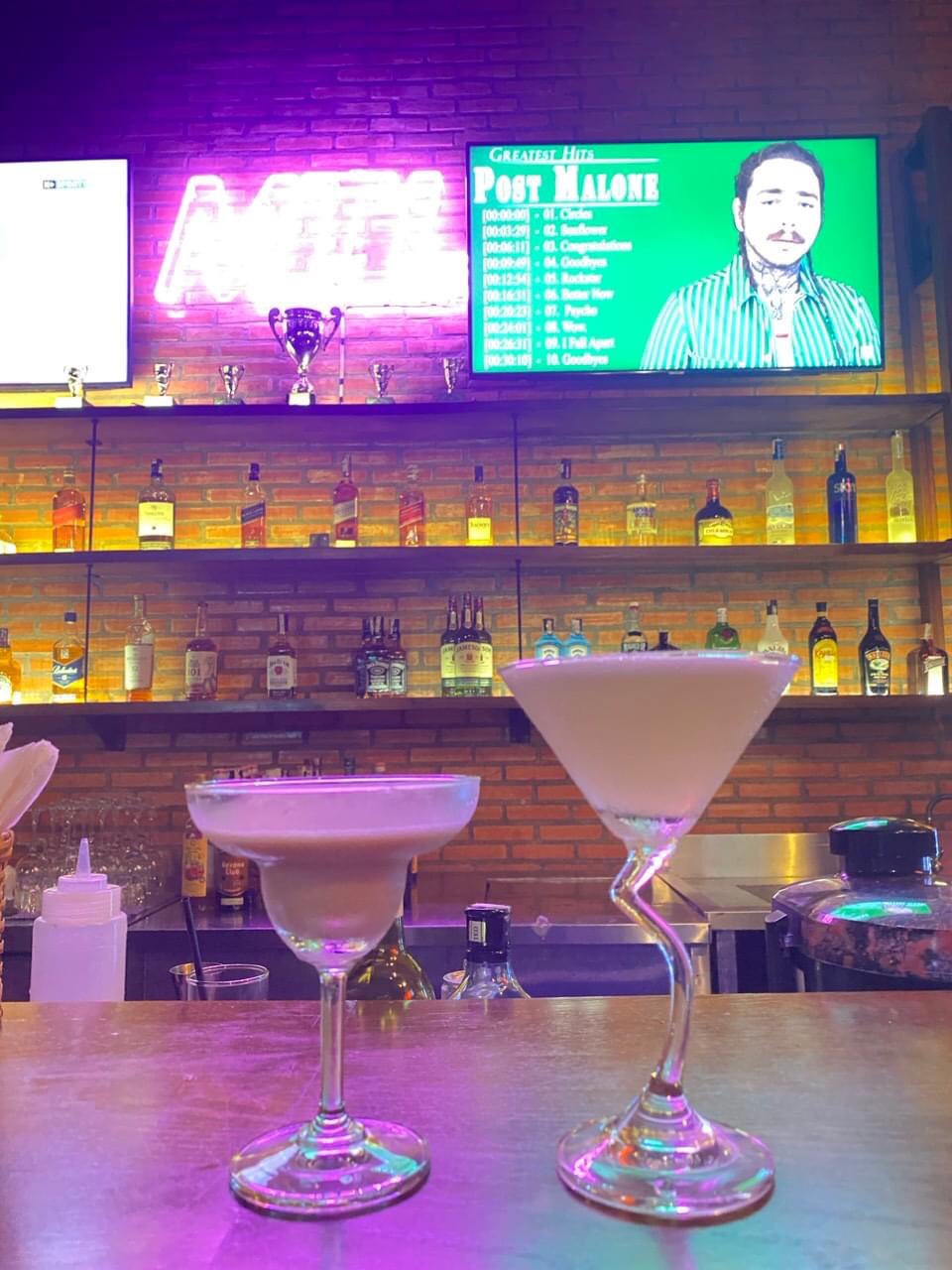 MTL BAR tuyển NV phục vụ , Bartender làm Q2