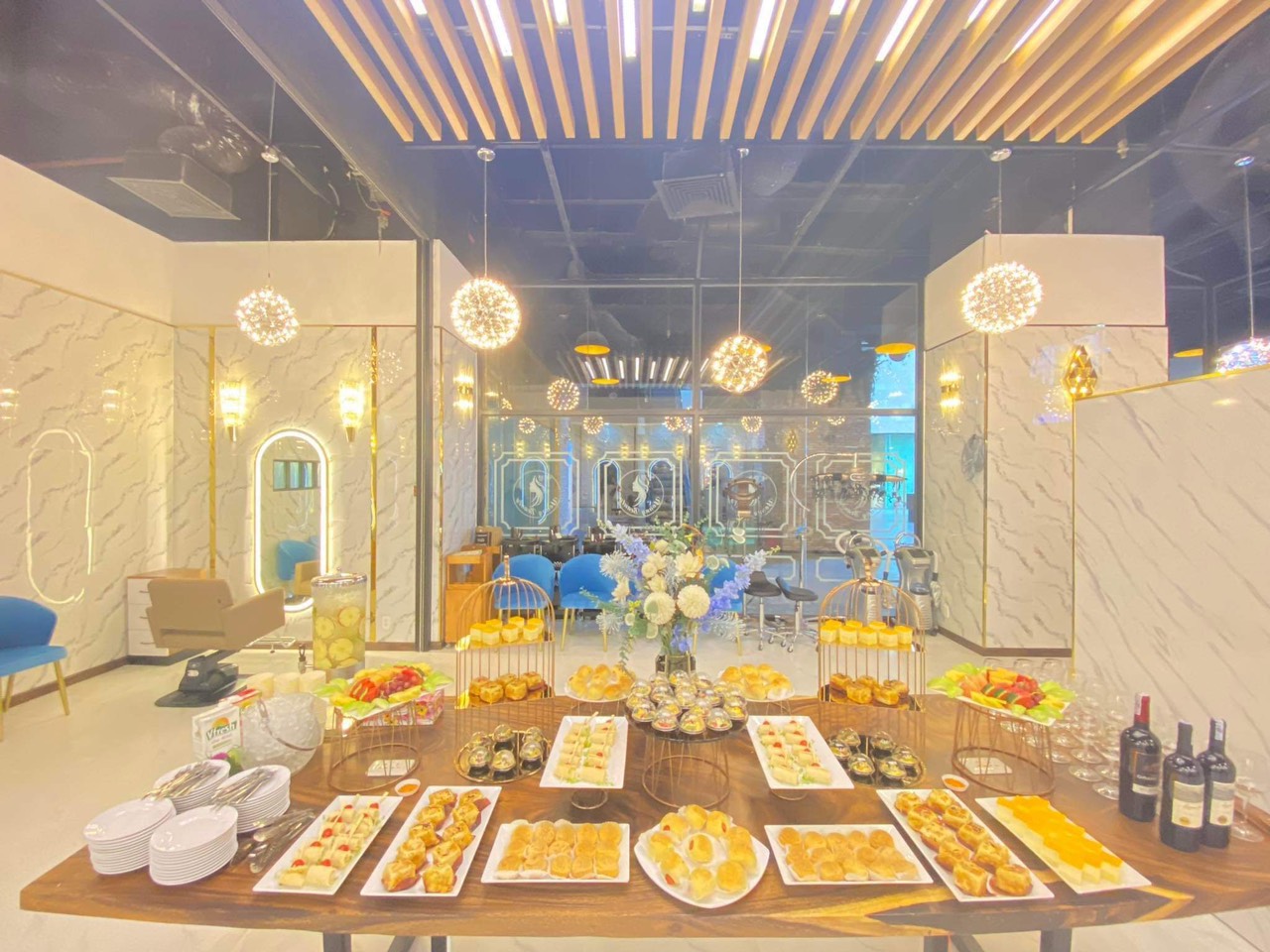 HAIR SALON HÀN QUỐC tuyển lễ tân nữ có ngoại hình